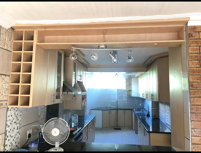 3 BEDROOM FREESTANDING RENTED IN SHERWOOD